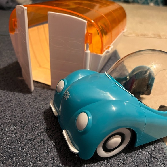 Zhu Zhu pet hamstermobile and garage - Picture 3 of 5